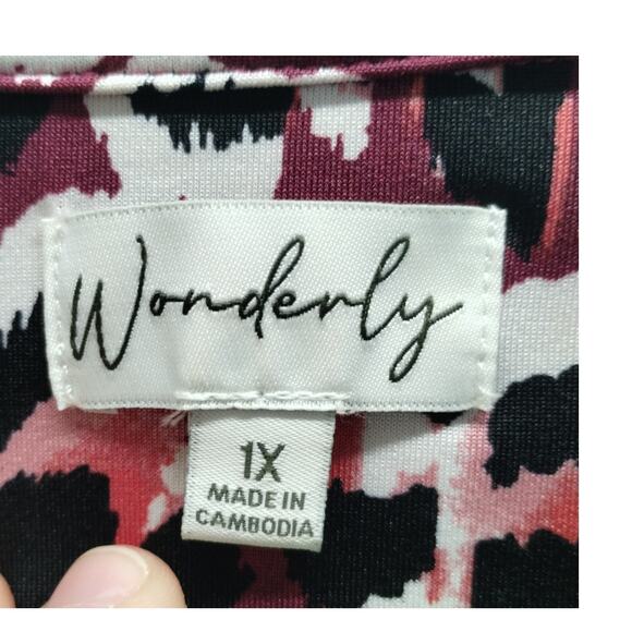 Wonderly Size 1X Burgandy Animal Print Leopard Cheetah Popover 3/4 Sleeves Top - Picture 5 of 6